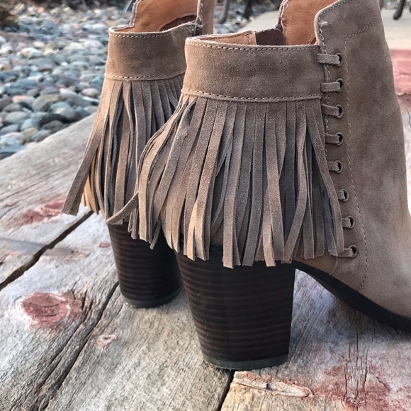 🌺 SOFFT Winters Suede Ankle Booties - Picture 5 of 12